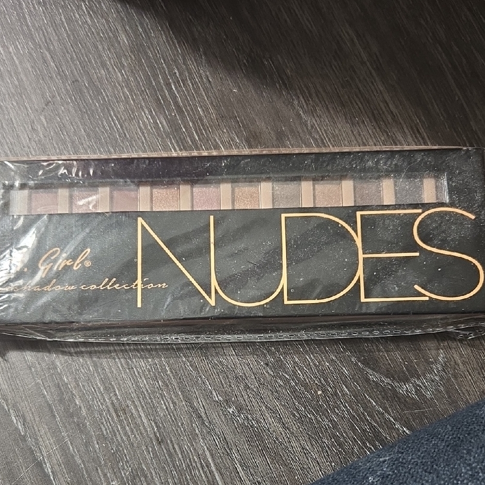 LA Girl Nudes Shadow Collection Palette